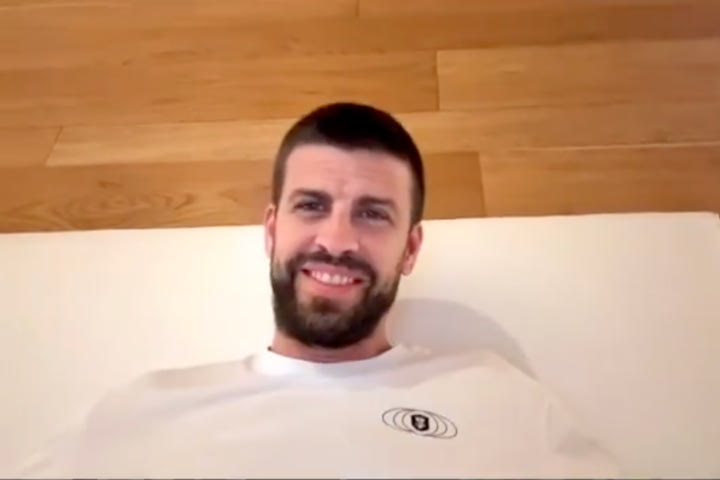 Πικέ: Η αμήχανη στιγμή σε live stream όταν δέχθηκε ακατάλληλη ερώτηση μπροστά στον γιο του